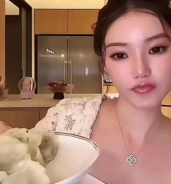 马筱梅的一句没人管，戳穿了张兰的小心思，难怪汪小菲深夜崩溃