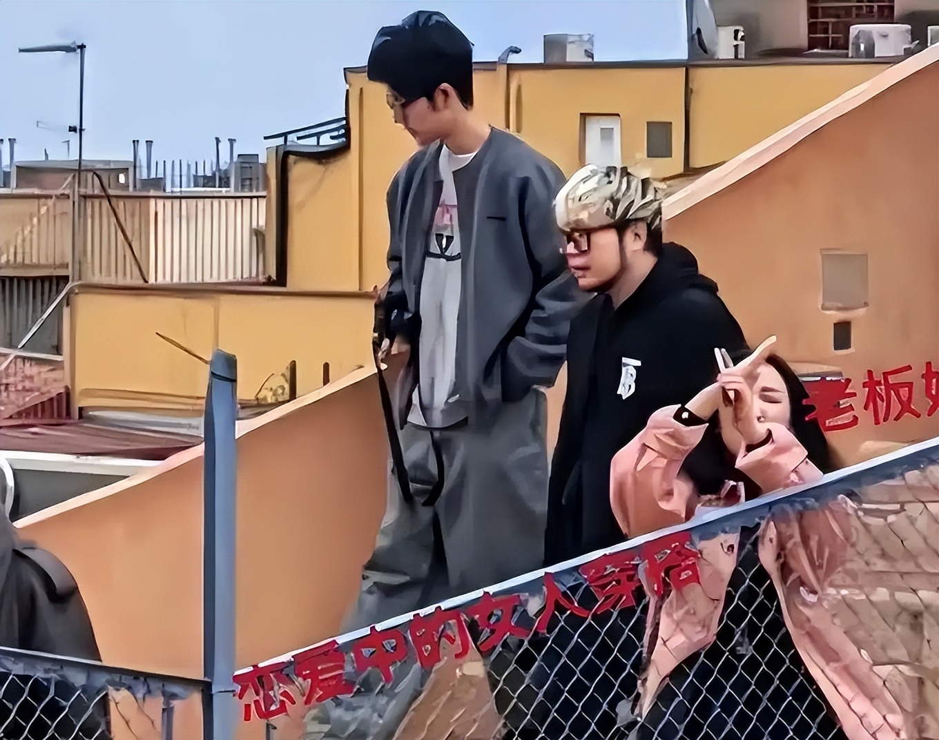 经纪人比肖战大11岁！姐弟恋细节被疯传，工作室连忙辟谣引质疑！