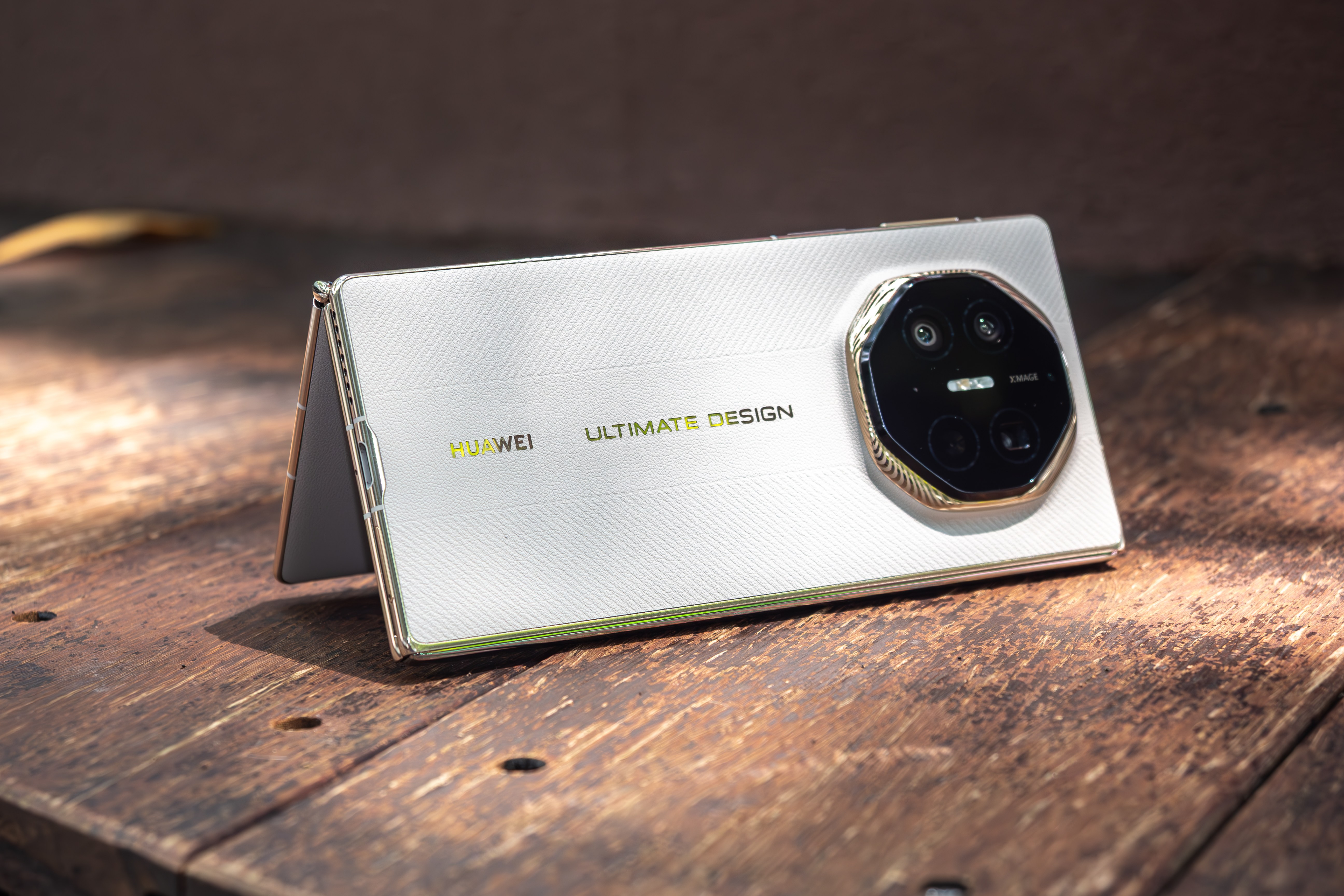 華為Mate XTs體驗：降價2000元反而更強了，三折疊實用的開端？