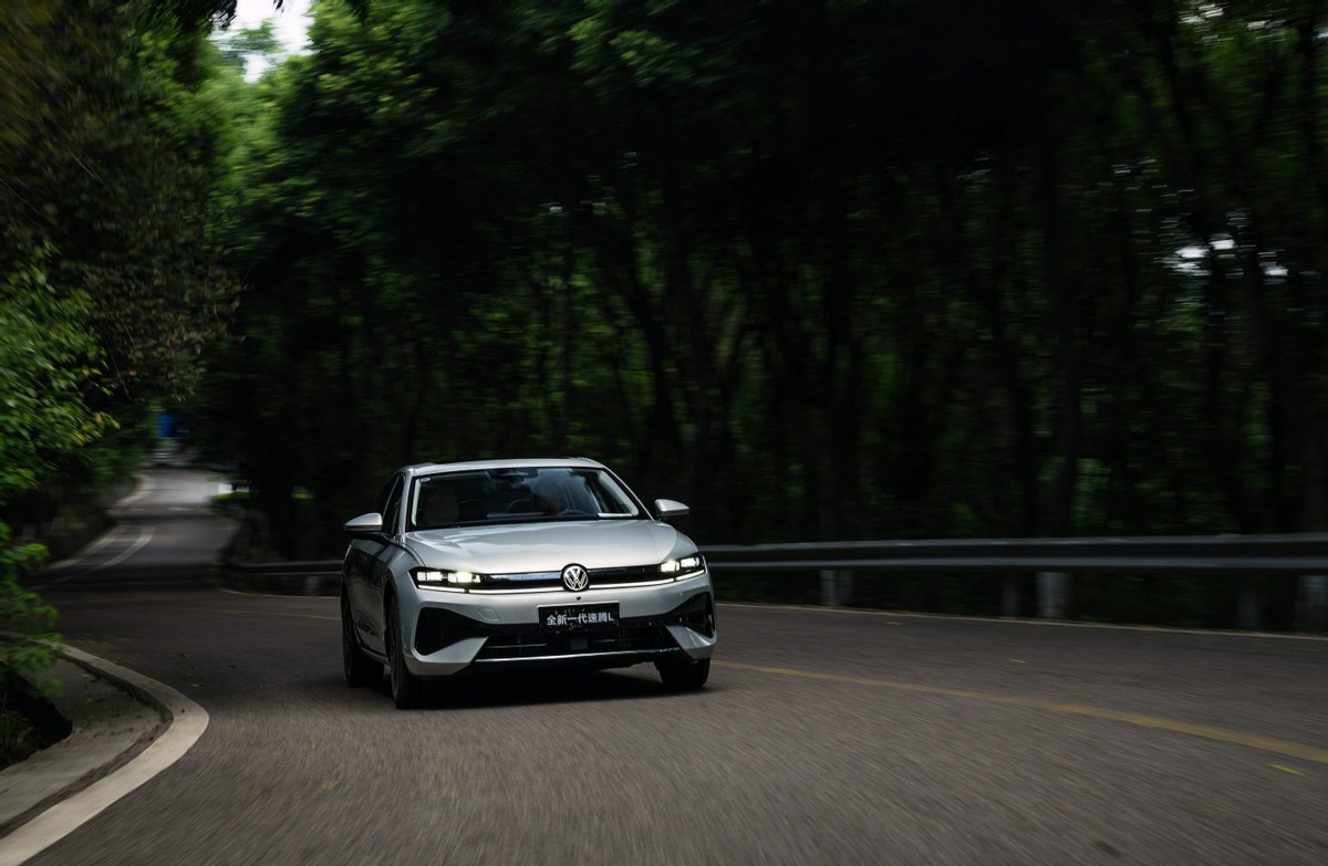 燃油车也能有电车的智能体验？全新一代速腾L刷新驾值观