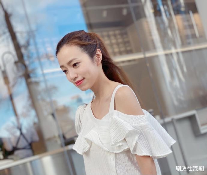 TVB“御用丫鬟”罕见秀恩爱!与老公庆祝结婚14周年,至今仍丁克