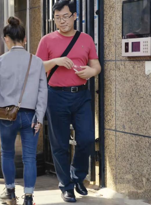 他是知名相声演员，当过主持人上过春晚，如今转行当网红很成功