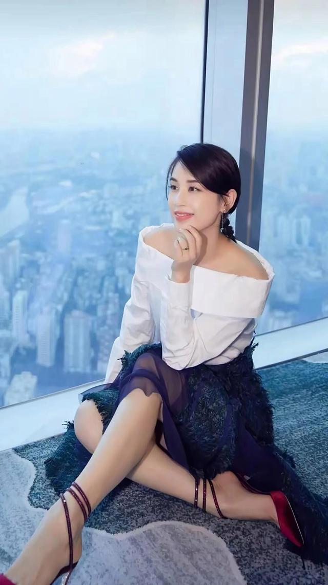 黄圣依——修长美腿，完美身材，真的太美了！