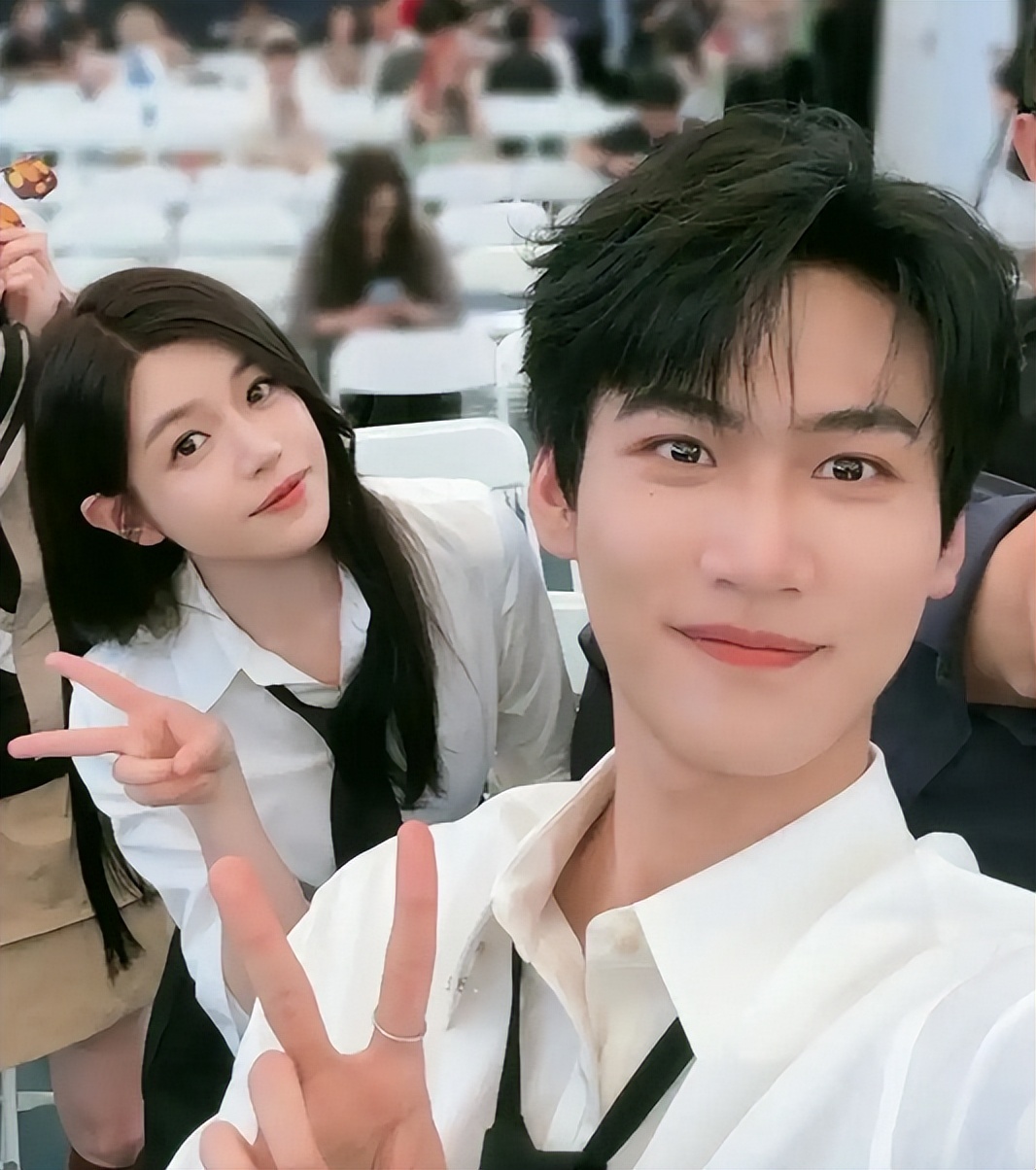 口碑全盘崩塌！霸榜热搜的陈妍希，彻底撕开了陈晓强撑的“体面”