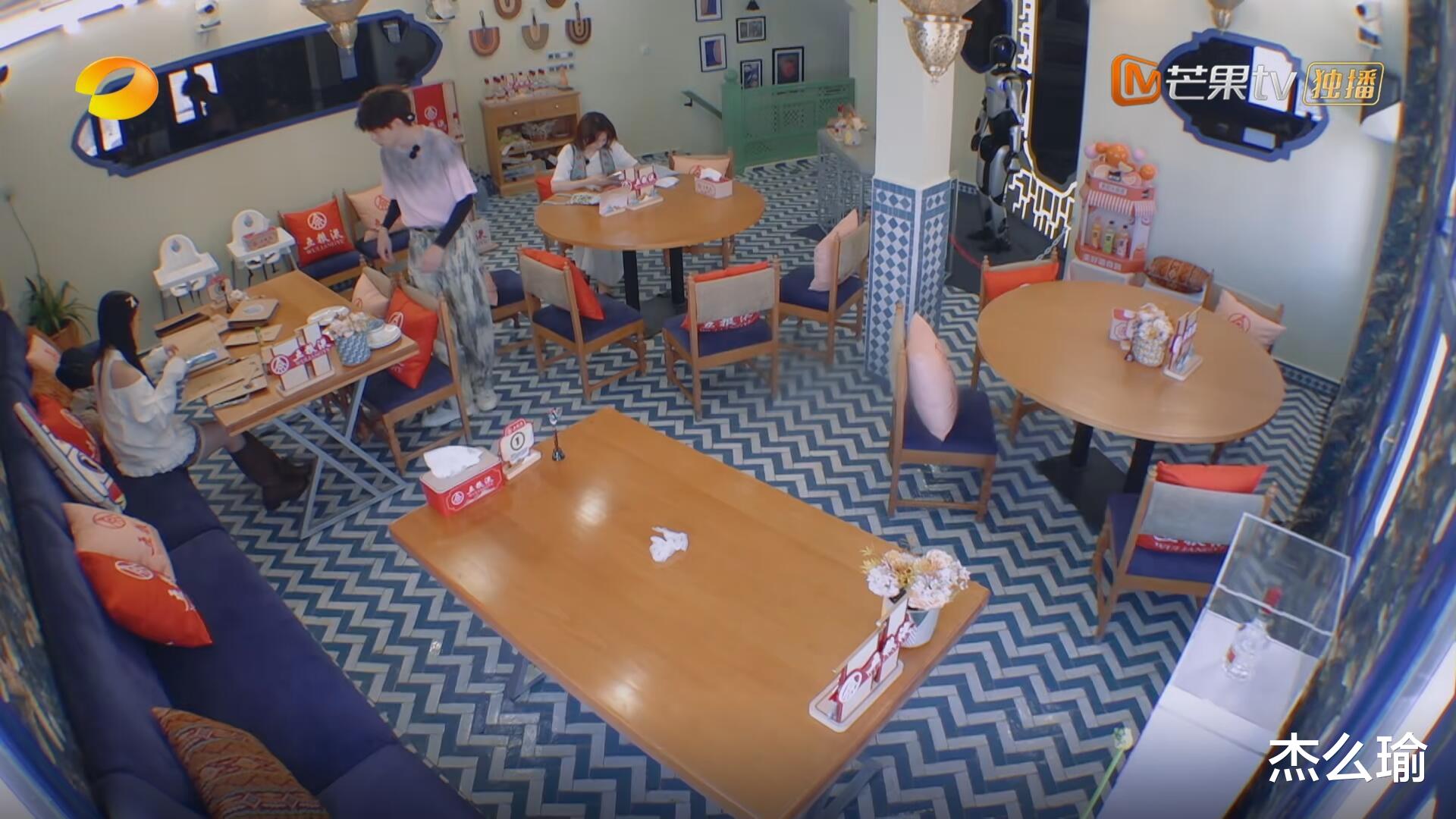 沈月的热搜，打脸《中餐厅》