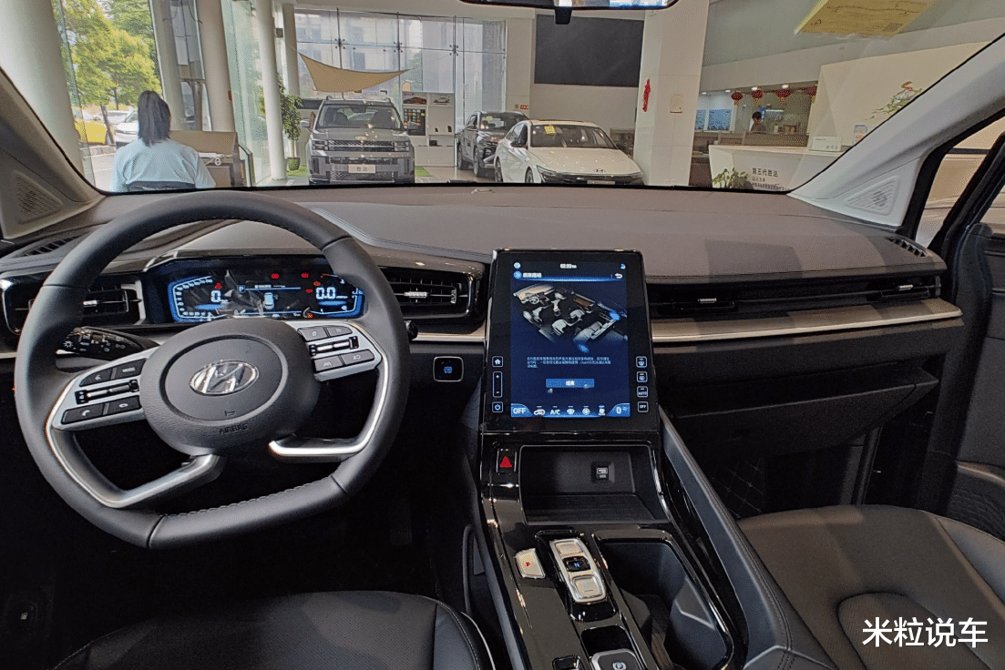 13万多合资中大型MPV！电滑门/驾驶辅助/小桌板，关键是标配8AT