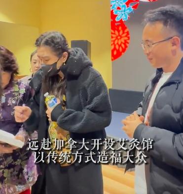 59岁王祖贤旧金山会友！生图脸肿皮肤凹陷严重，嘴唇下垂一脸苦相