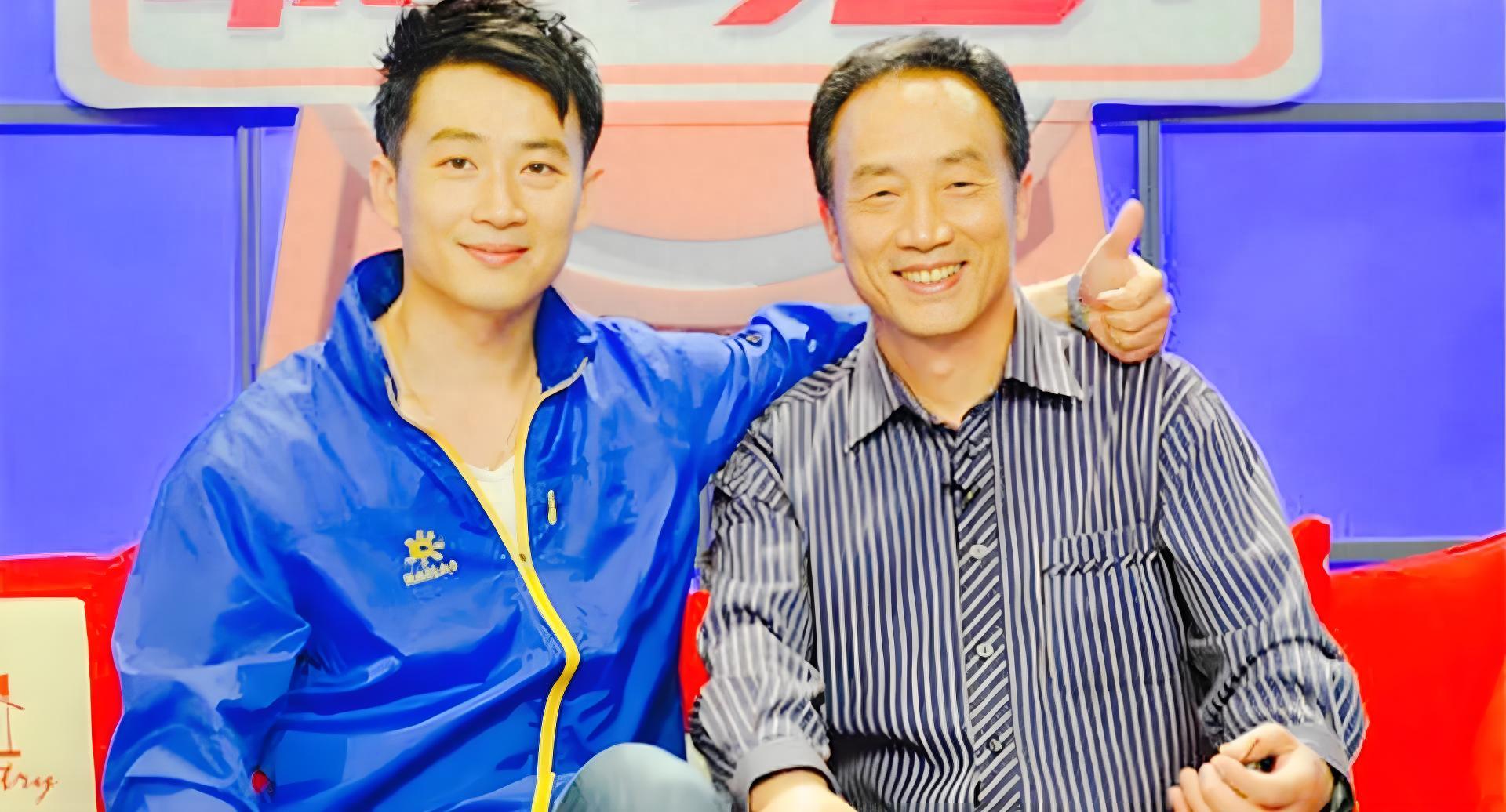 原来他们爷俩是父子！戏里戏外保持距离，如今儿子终于继承父业