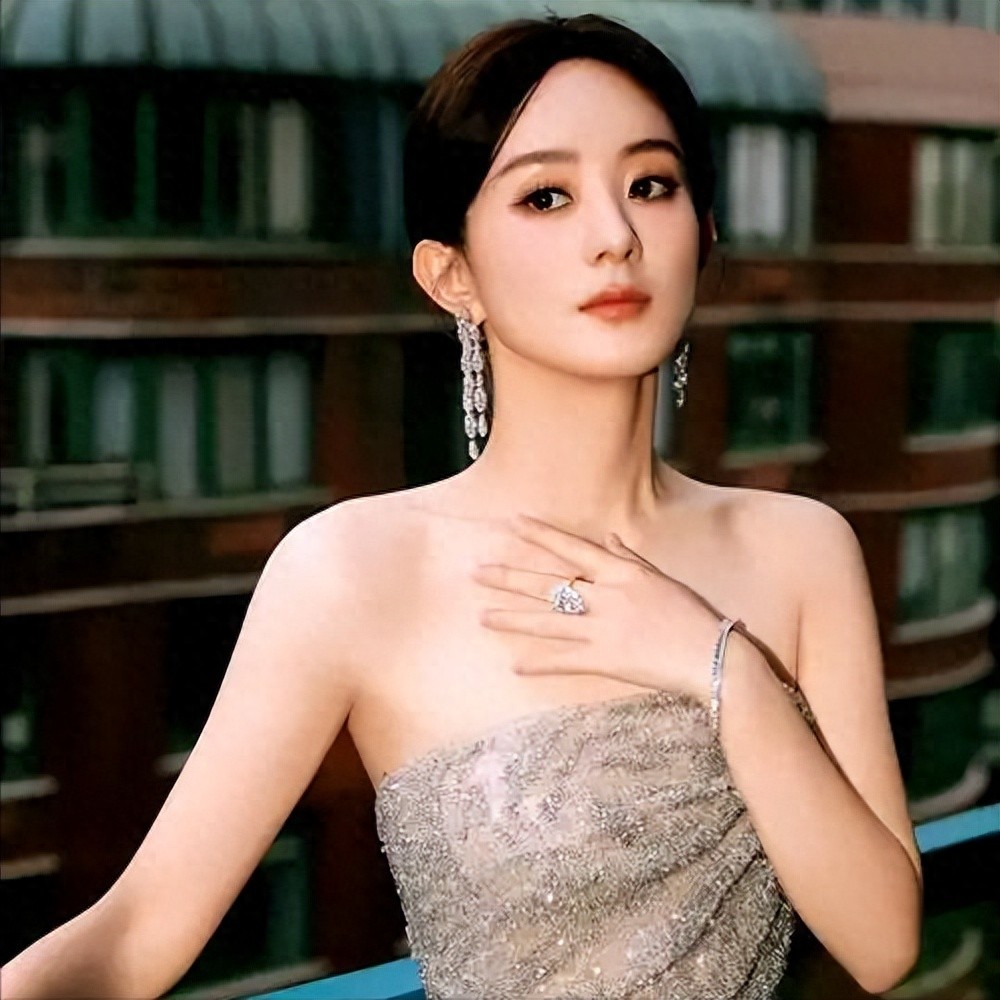 一场生日，戳穿了赵丽颖的江湖地位，原来辛芷蕾一个字都没说错