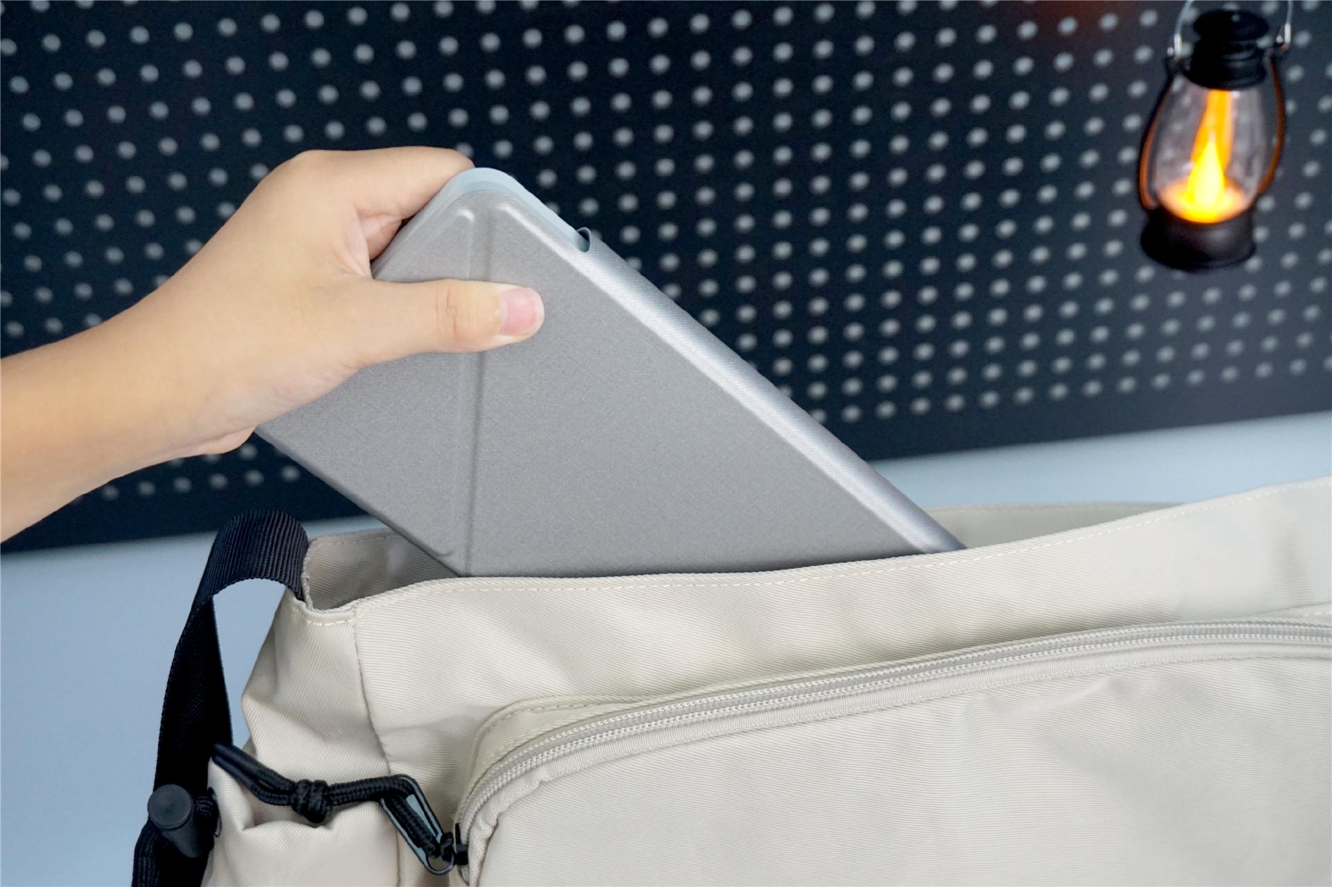 谁懂YIFR便携式两折键盘在外出时带来的救赎感?远程办公的好搭子