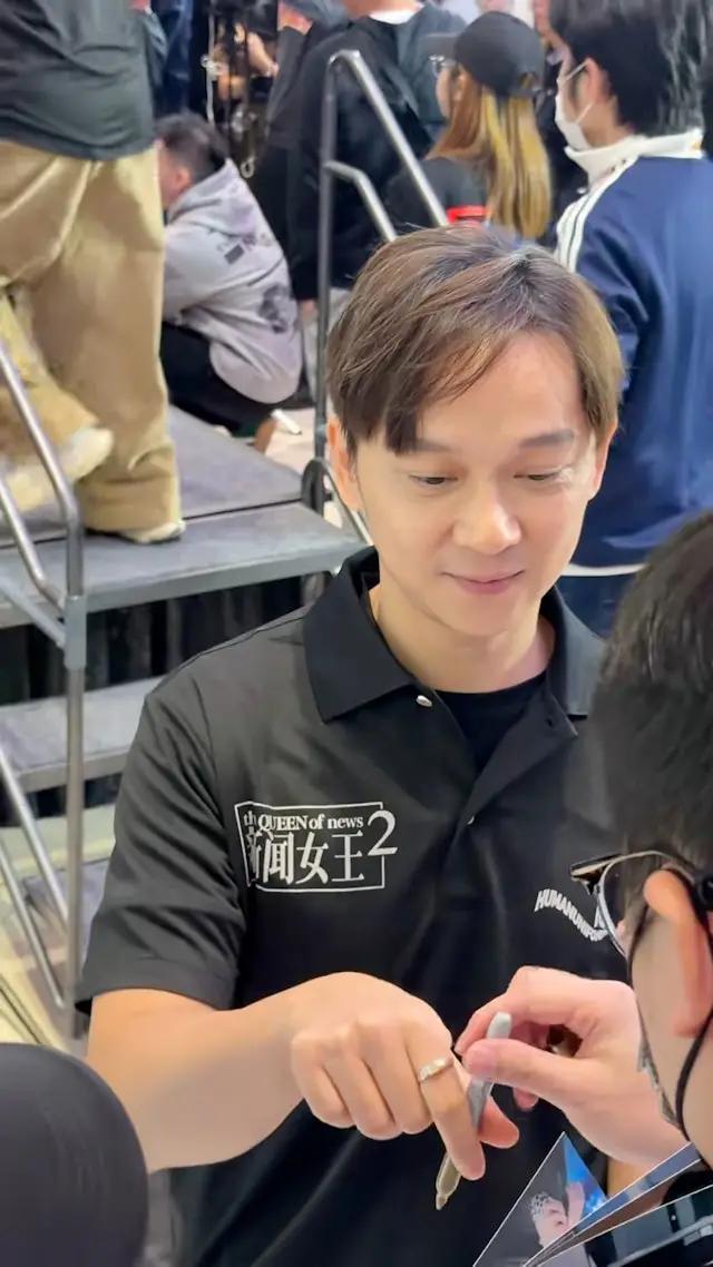 43岁TVB男星凭新剧角色成功圈粉,童颜外貌掀热议，直言想做男主角