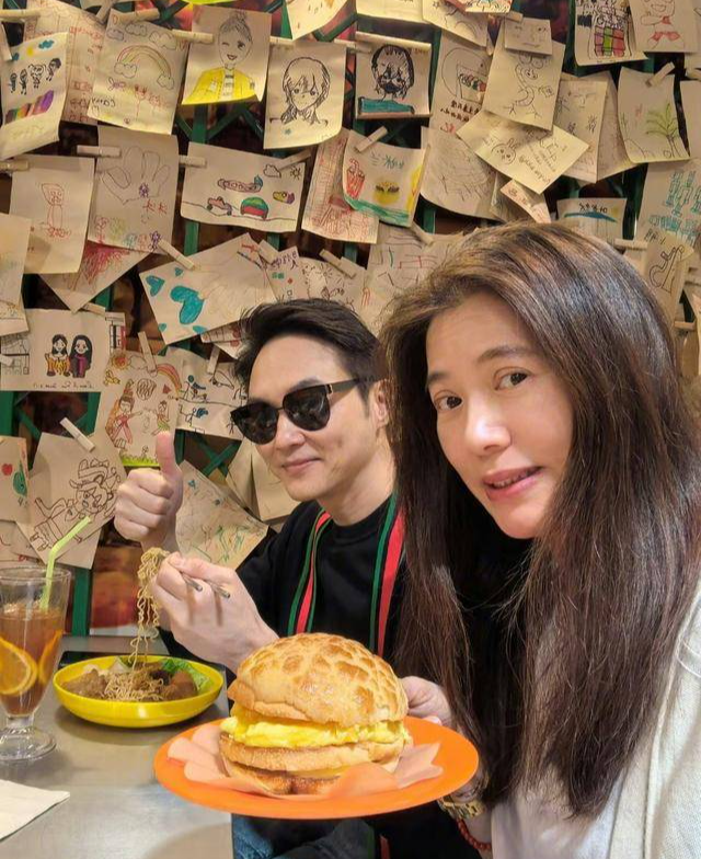 香港知名星二代罕见晒自拍引关注!