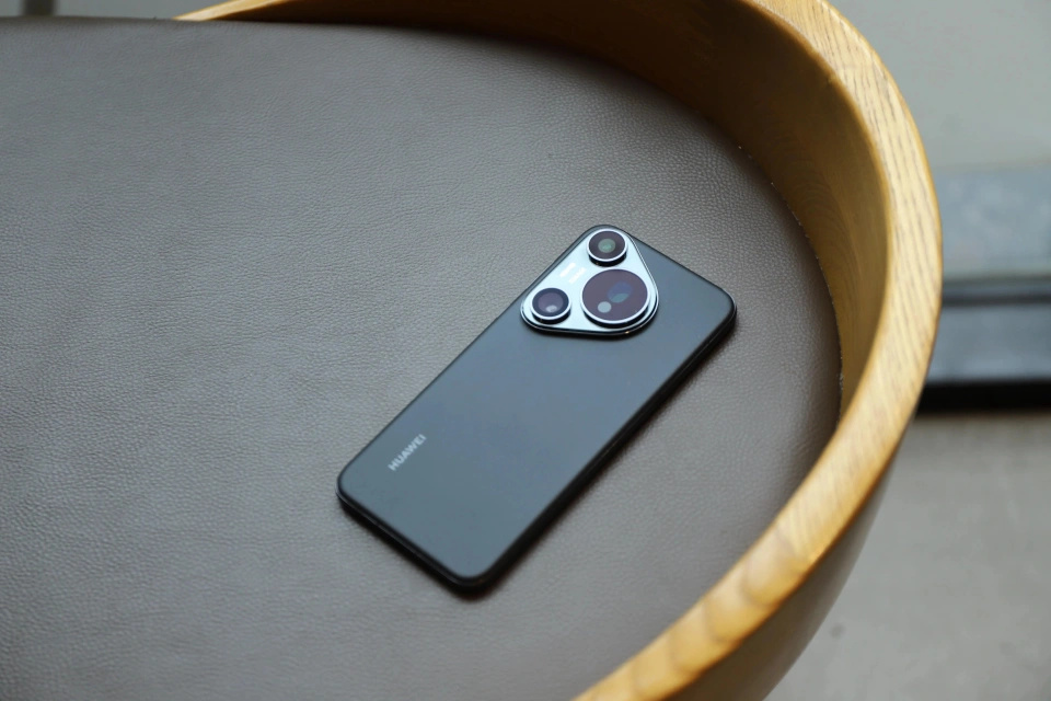 华为旗舰“新卷王”诞生，16GB+512GB跌价2500元，还有100倍变焦