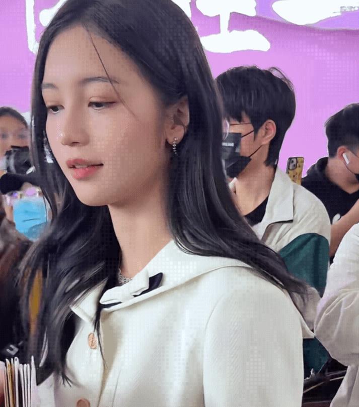 艺考照曝光,中戏第二像赵丽颖,北电第四像朱一龙,还有低配于适