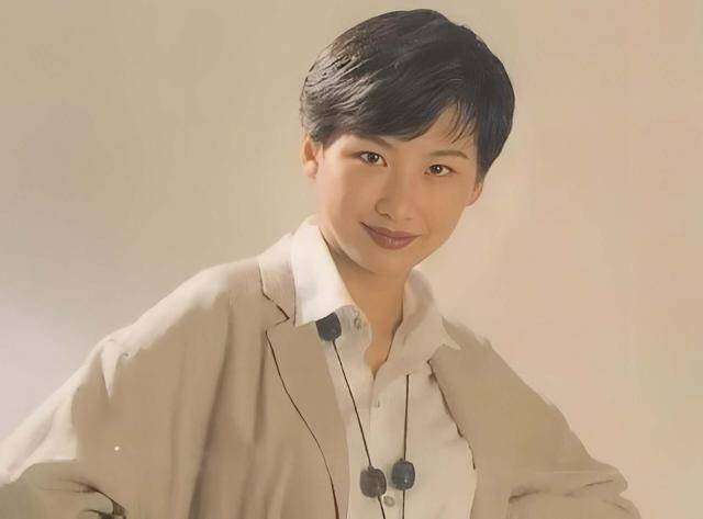 香港知名歌手公开发声明追债引关注！