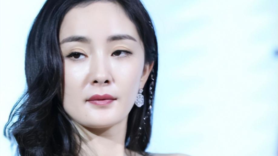 杨幂“迷离眼神”出圈！从娇媚到沧桑，这双眼藏了多少戏？
