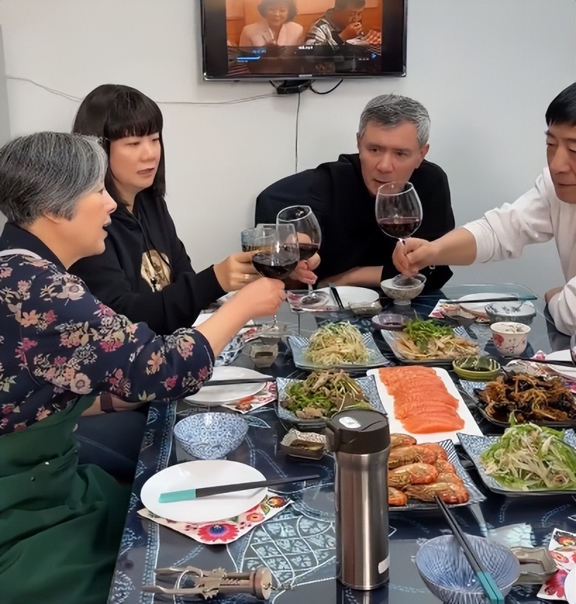 演员马晓峰办家宴!患癌后遗症说不清话,老友王一楠姚安濂来探望