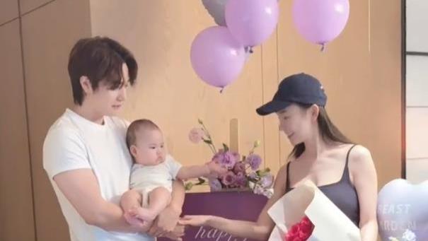 张檬晒一家三口合照为丈夫金恩圣庆生：你当爸爸以后的第一个生日