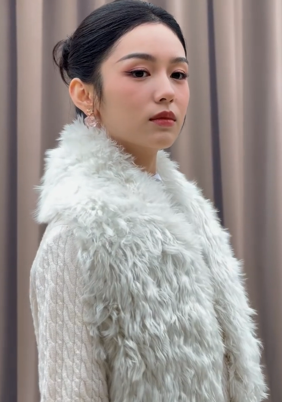 巴黎这一夜，蔡依林逆生长美绝了，周也扛住镜头，却被周迅惊艳！