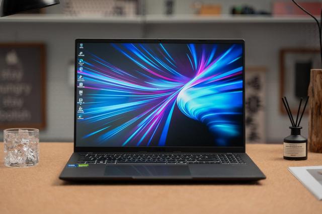 華碩無畏Pro16 2025體驗分享：一本全能，年輕人的多場景搭子