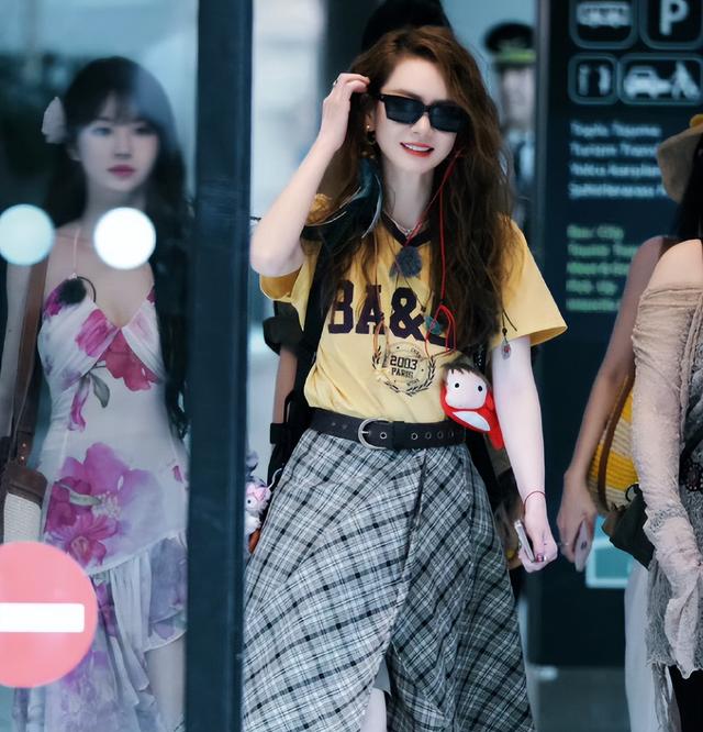 田曦薇综艺路透再出圈!软萌高冷无缝切换,戚薇反差造型太霸气!