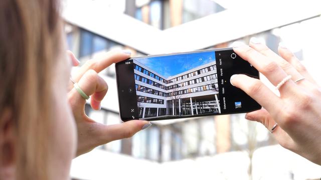 【2025手机横评】千元到万元!这6款手机闭眼买不踩雷:价格杀手