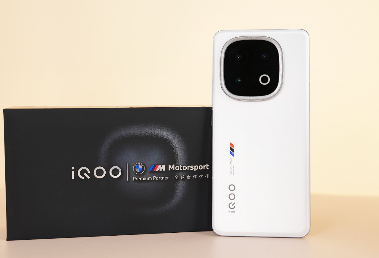 iQOO彻底清仓,骁龙8至尊版+2K屏+120W,从3999元跌至2804元