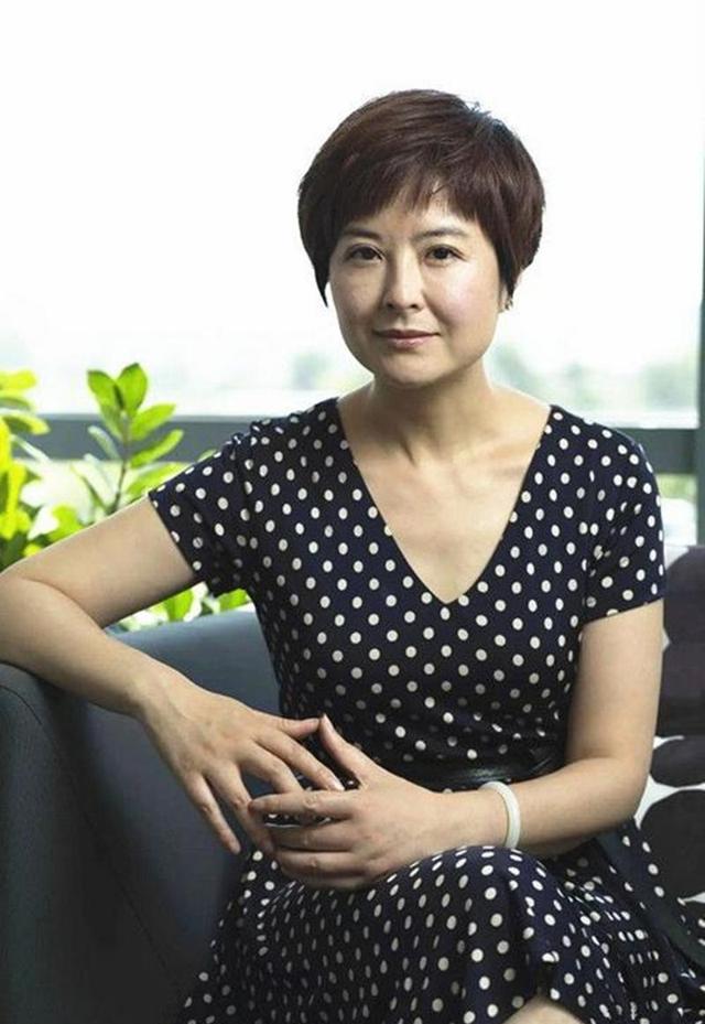 央视张泉灵现状:嫁李铁为妻,辞职后下海创业