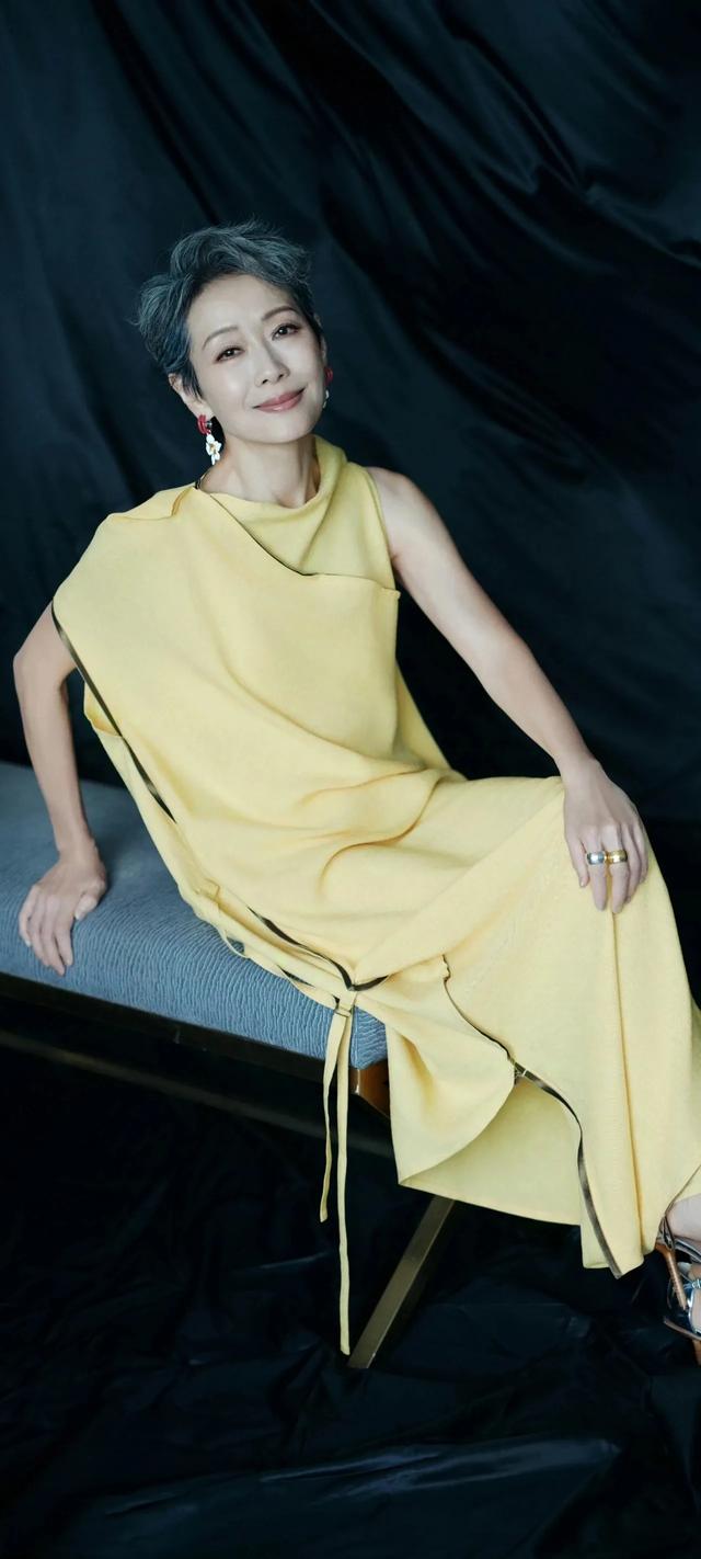 叶童：只要皱纹不长进心里，我们永远风华正茂