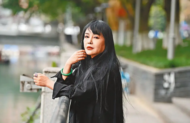 演唱《走过咖啡屋》的知名女歌手千百惠,于8月19日在北京离世,享年62岁。