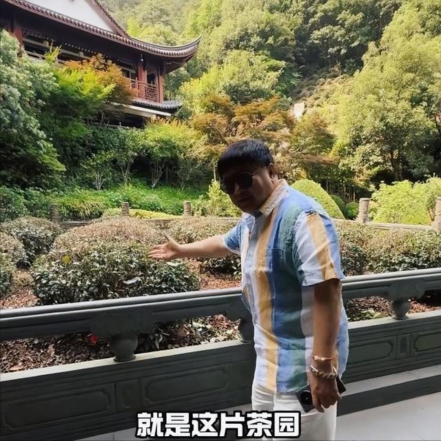 “老戏骨”洪剑涛喝茶被怼后续:老板身份曝光,怪不得如此嚣张