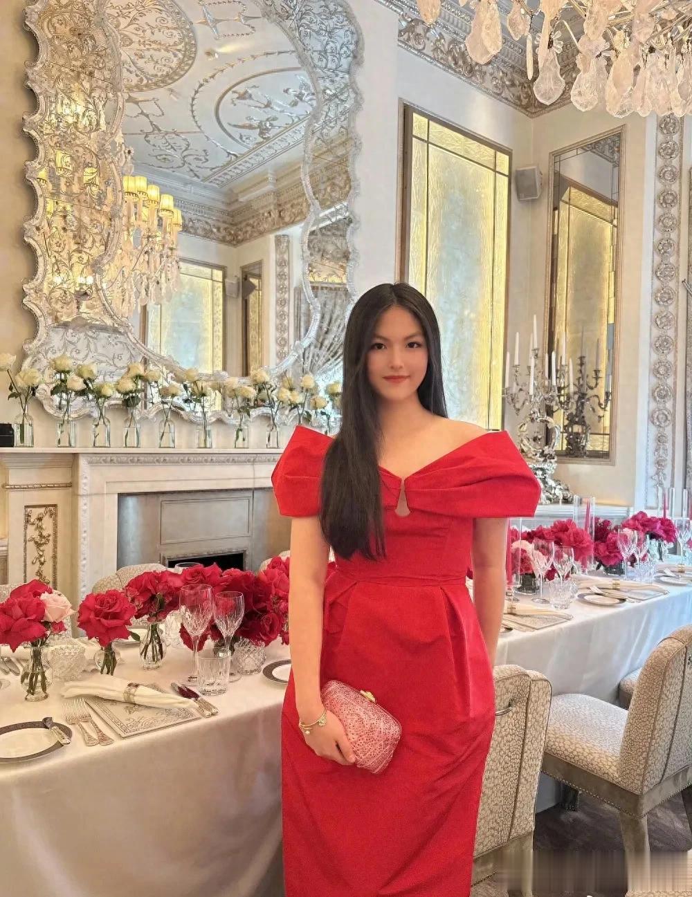 王诗龄过16岁生日，李湘王岳伦离婚4年合体，女儿不发与爸爸合照