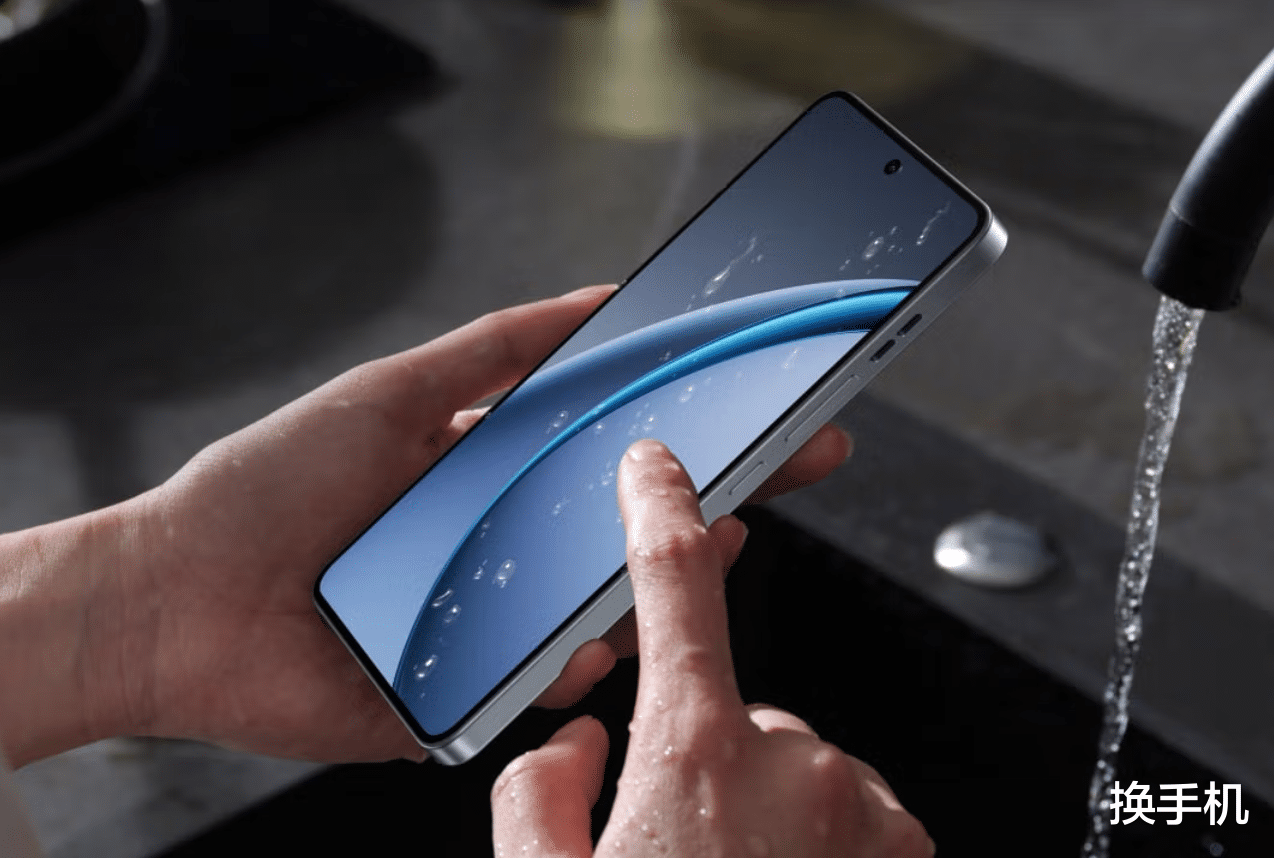 湿屏触控依旧灵敏，华为悄然推出黑科技，Mate80有望首发