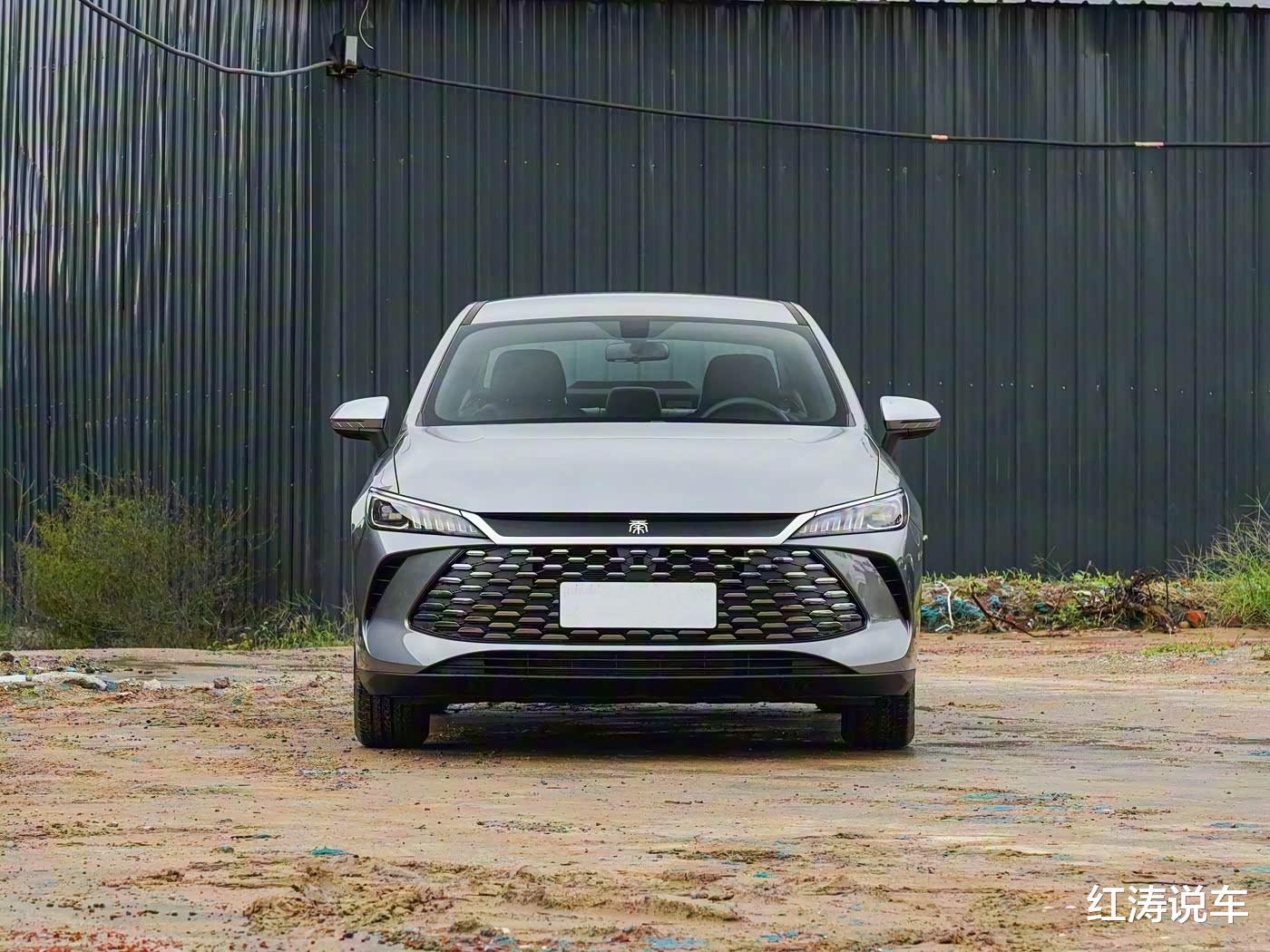 新增“星河米”配色,混动系统优化,油耗低至2.69升,7.98万元起