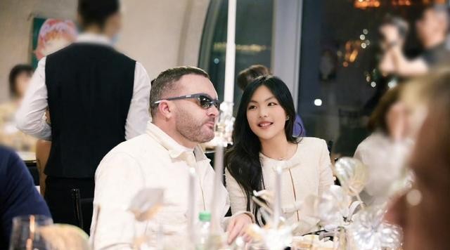 王诗龄回国后在宴会上惊艳到大家！真成财阀千金了，骨子里的优雅