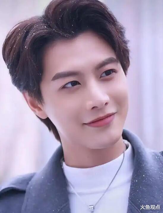 榜一大姐曝短剧顶流何健麒丑闻，于正淡定，起底氪金爱情背后利益