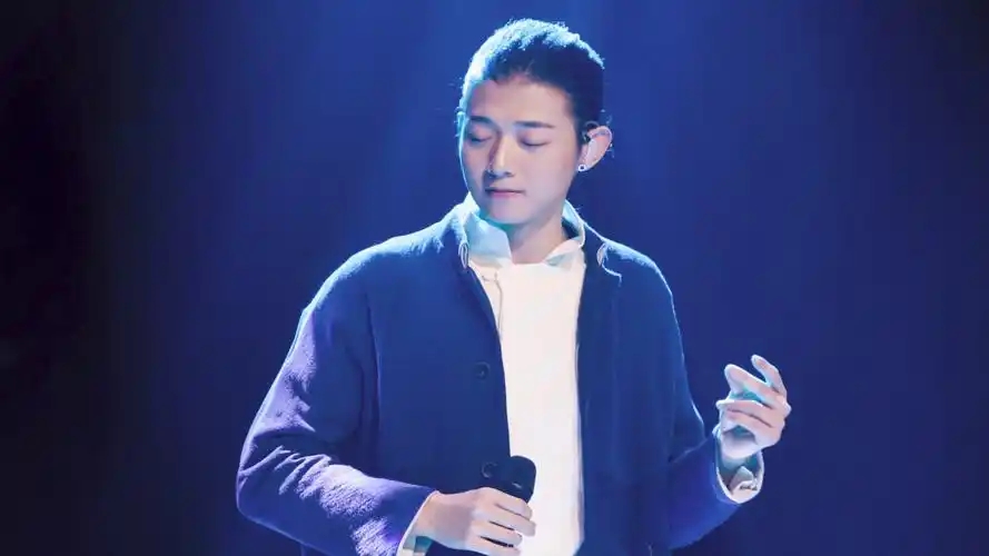 退圈4年，35岁霍尊终于传来喜讯，刘欢当年的评价，终于有人信了