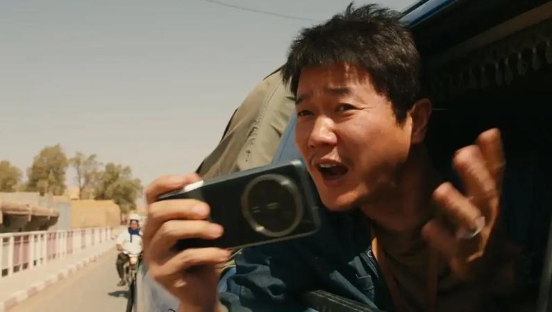 学吴京拍《战狼2》，观众口碑大爆，肖央新片票房剑指30亿