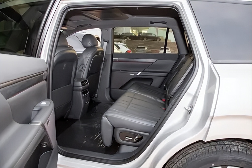 全维安全守护+高性价比,大五座SUV安心又实惠,闭眼入都行!