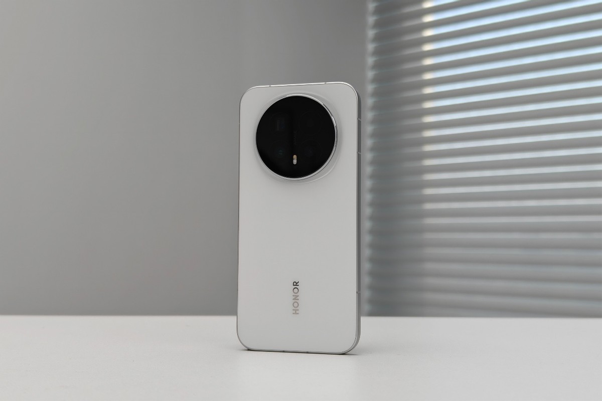 榮耀Magic8系列兩款機型對比：Pro真比標準版強？誰說的