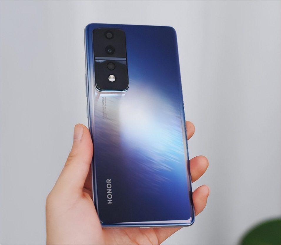 779MB大包與9MB補丁齊發，MagicOS 10流暢度封神，老機黯然離場