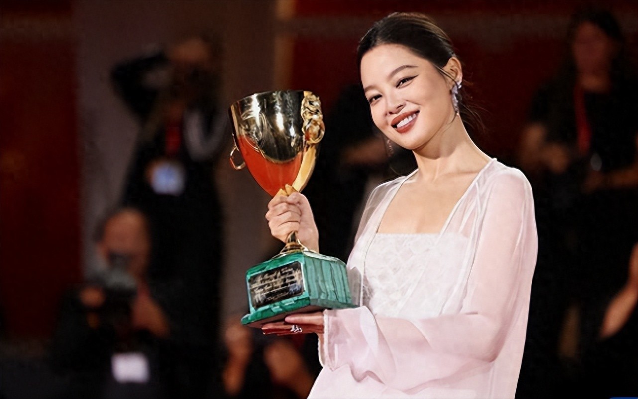 出力不讨好，辛芷蕾获封“威尼斯影后”，恶心的事还是发生了