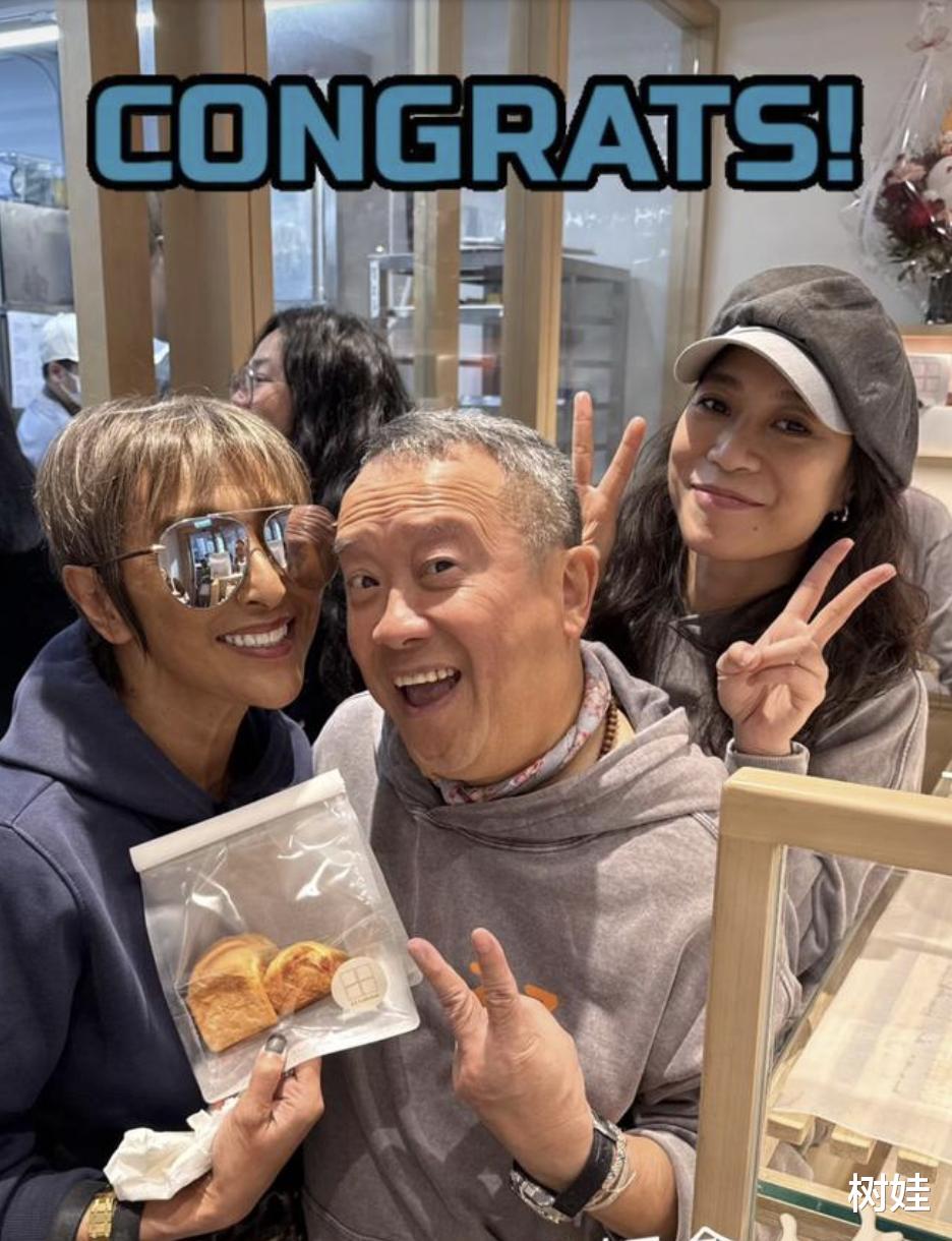 唐诗咏第二家面包店开张,开业日曾志伟穿制服现身,帮忙招呼宾客