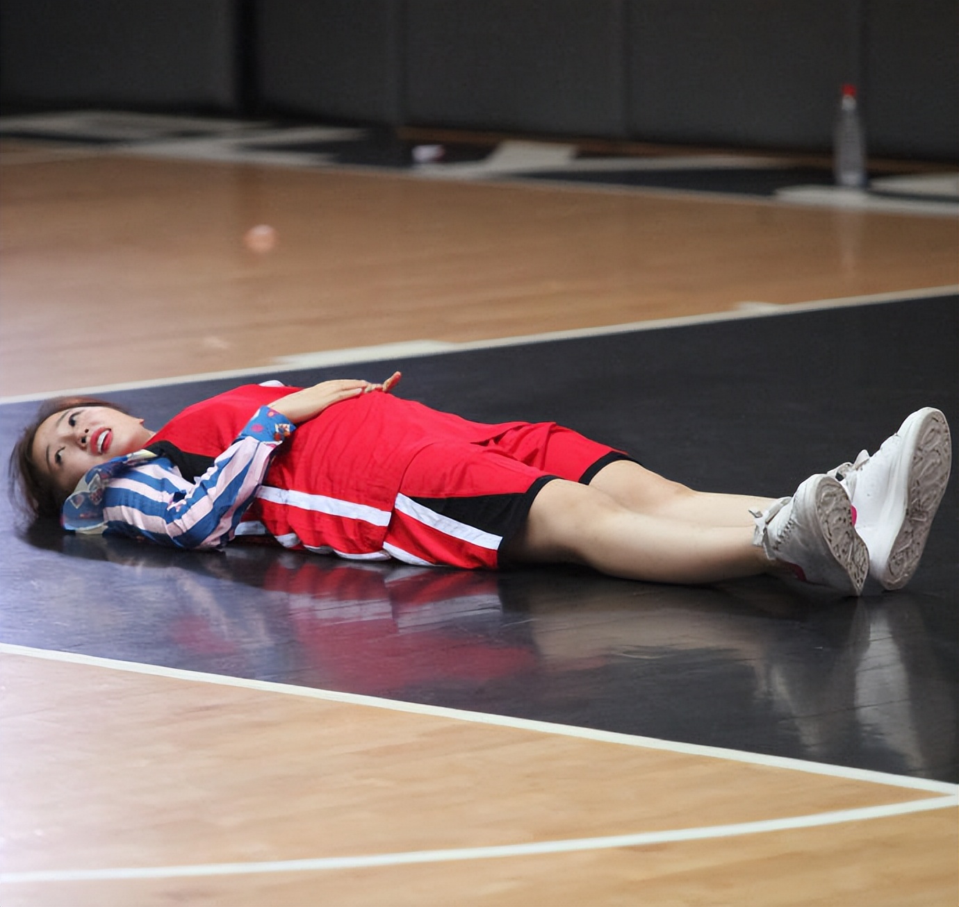 球衣小月嫂 ???虞书欣 是不是和可爱！