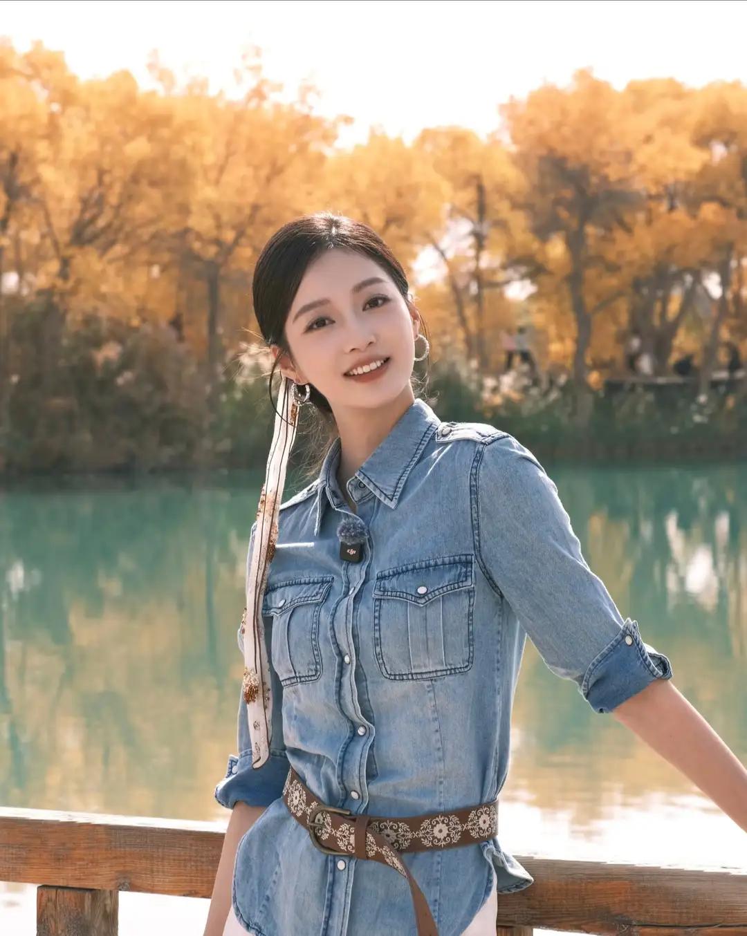 冯琳穿搭时尚美丽，颜值在线，真美！