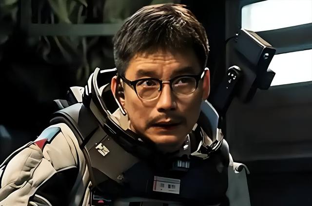 合作张艺谋没火,搭档吴京没红,如今50岁演完《戏台》,终于红了