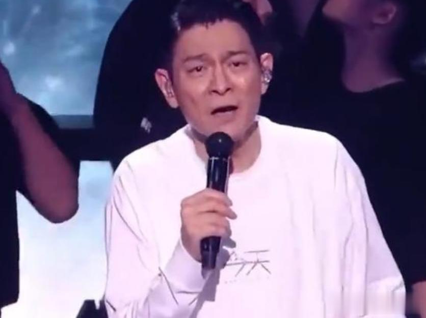 钱赚够了不装了?和朱丽倩恩爱17年的刘德华,今女儿态度说明一切