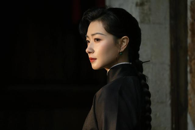 万茜女师傅妆造，一代宗师的气质