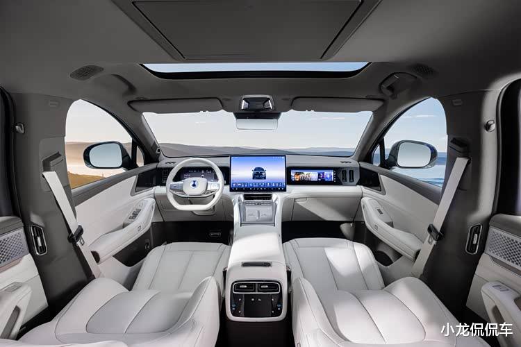 车长5.2米,全系四驱3.9s破百,腾势N8L预售31.98-34.98万