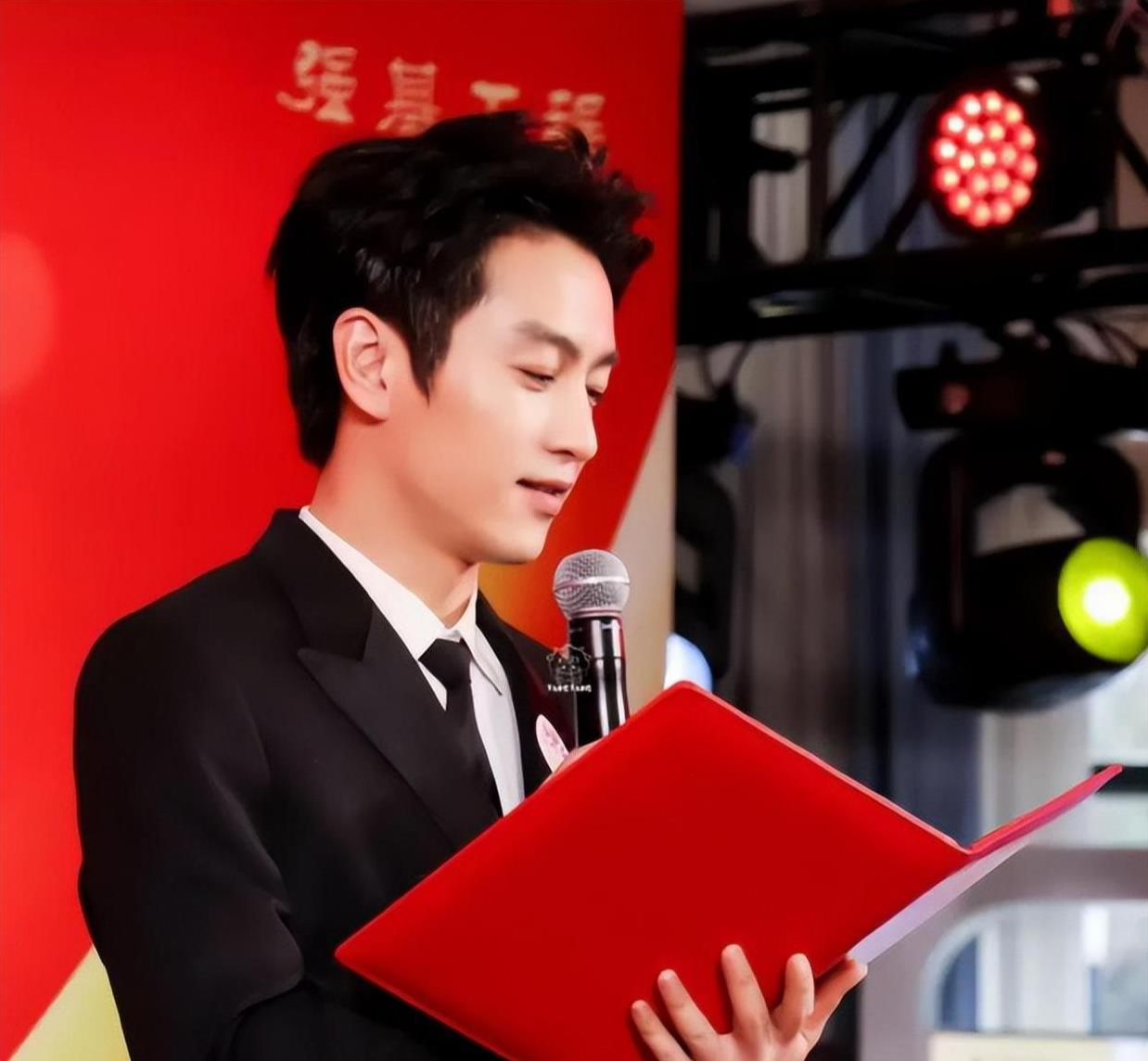 陈晓对陈妍希回应:离婚后的冷静表态